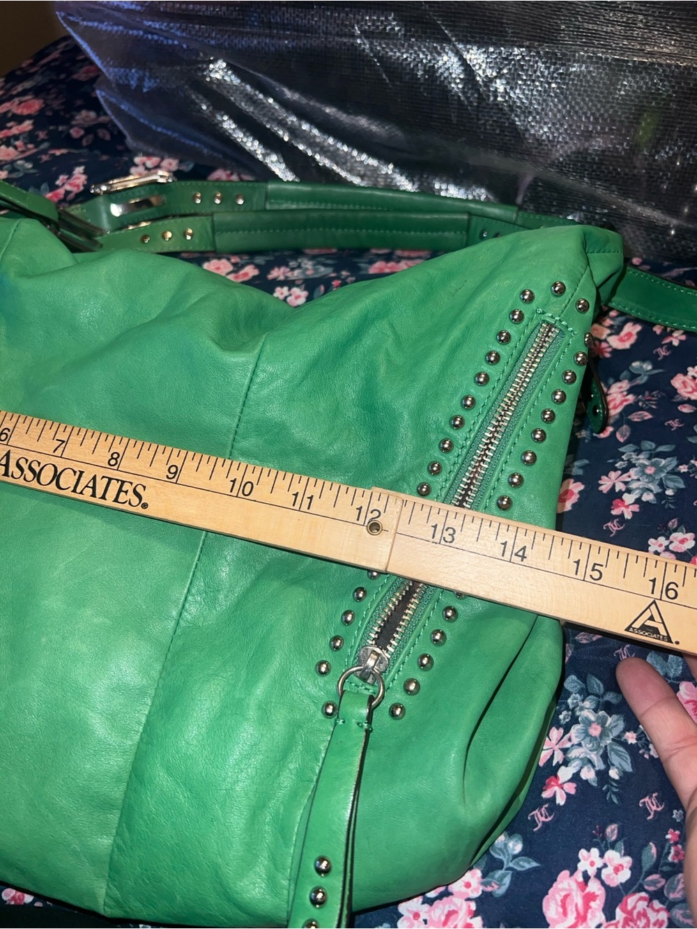 B makowsky shoulder bag in green - Picture 11 of 12
